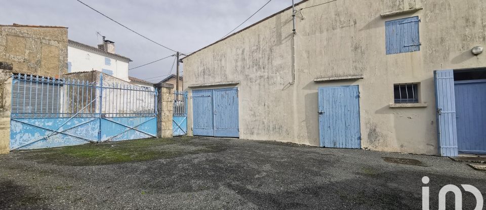 House 4 rooms of 95 m² in Asnières-la-Giraud (17400)