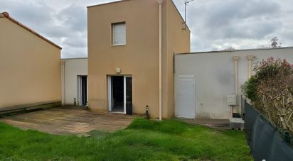 House 6 rooms of 113 m² in Saint-Hilaire-de-Loulay (85600)