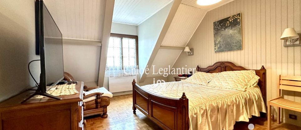 Traditional house 5 rooms of 140 m² in Pontault-Combault (77340)