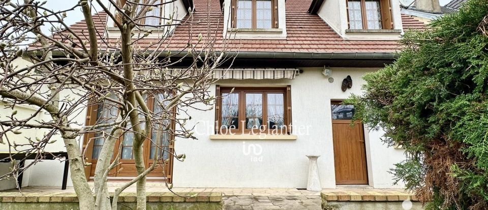 Traditional house 5 rooms of 140 m² in Pontault-Combault (77340)
