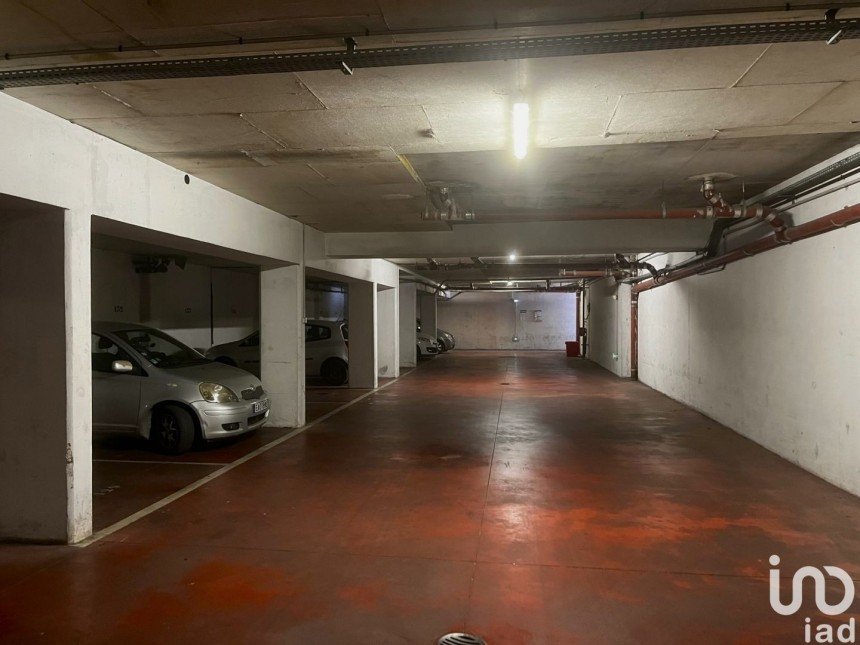 Parking of 172 m² in Marseille (13013)