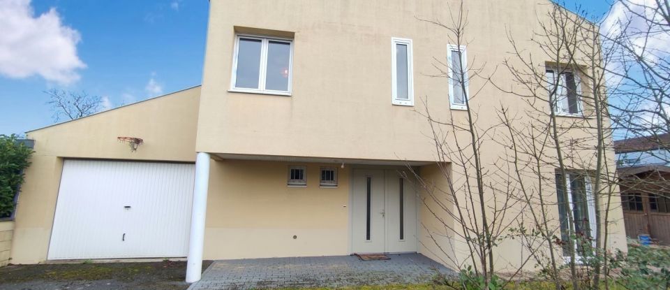 House 7 rooms of 141 m² in Lussac-les-Châteaux (86320)