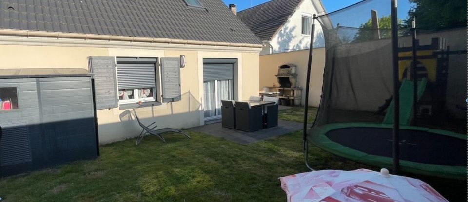 House 5 rooms of 112 m² in D'Huison-Longueville (91590)