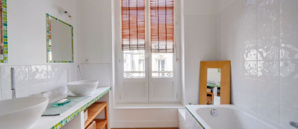 House 10 rooms of 300 m² in Bordeaux (33000)