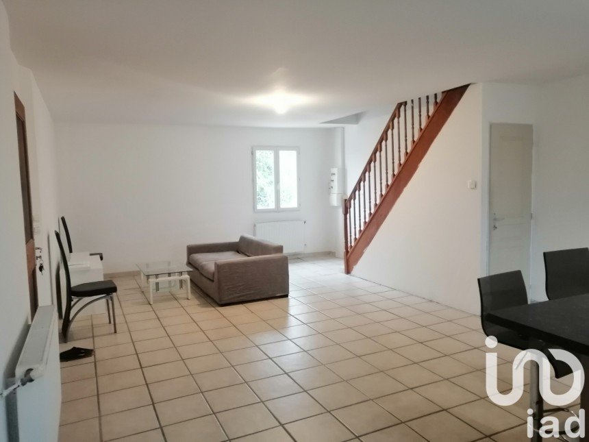 Apartment 3 rooms of 69 m² in Althen-des-Paluds (84210)