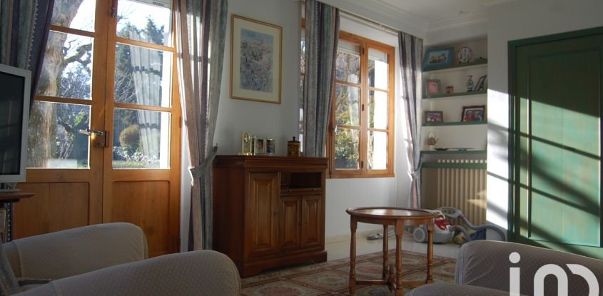 Traditional house 7 rooms of 157 m² in Millau (12100)