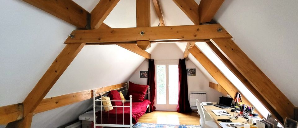 Traditional house 8 rooms of 191 m² in Jouy-en-Josas (78350)