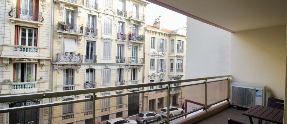 Apartment 3 rooms of 82 m² in Nice (06100)