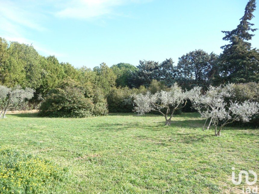 Land of 1,015 m² in Arles (13200)