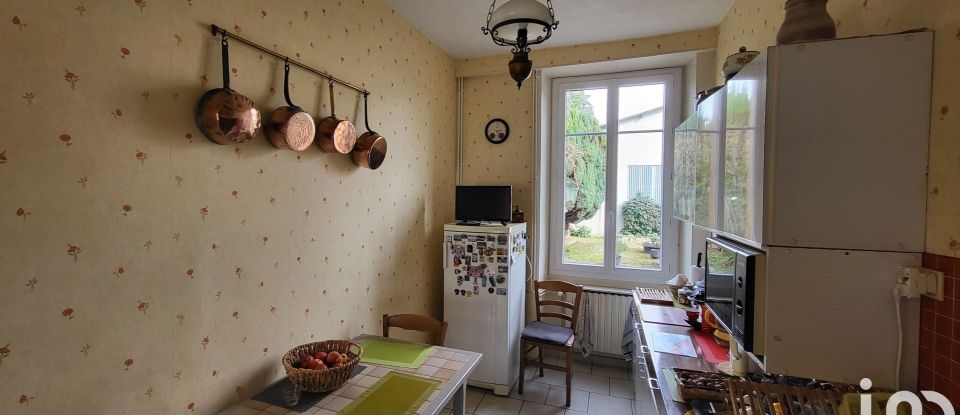 House 8 rooms of 113 m² in Lavaveix-les-Mines (23150)