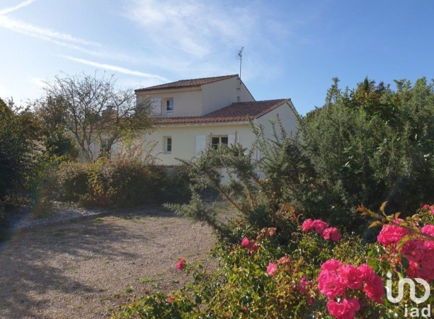 House 6 rooms of 136 m² in Venansault (85190)