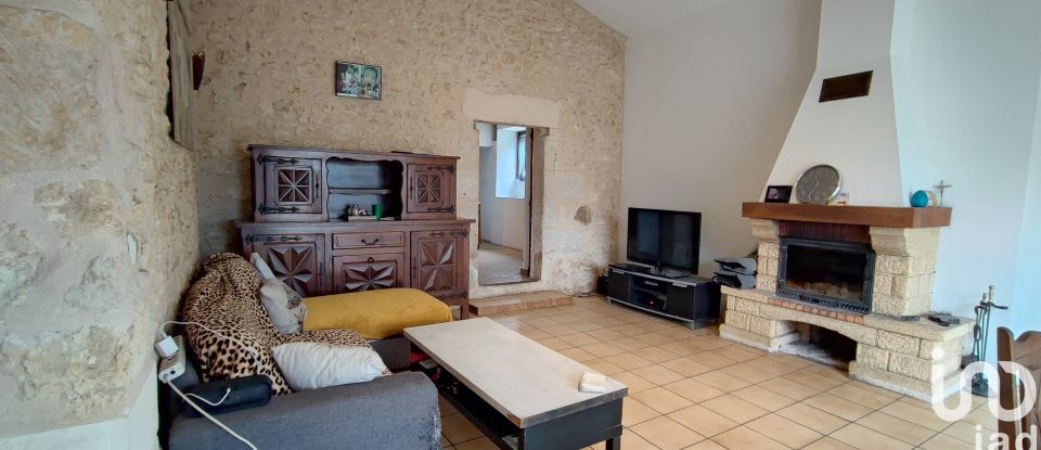 Traditional house 4 rooms of 92 m² in Montguyon (17270)