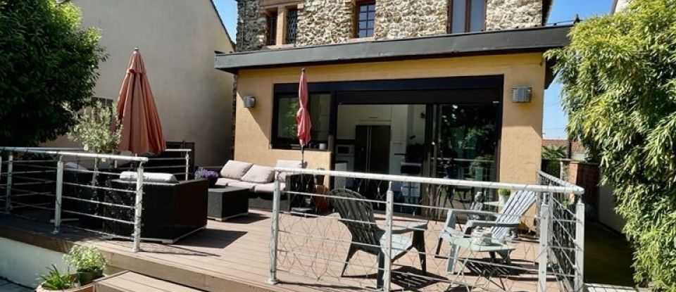 House 6 rooms of 131 m² in Savigny-sur-Orge (91600)