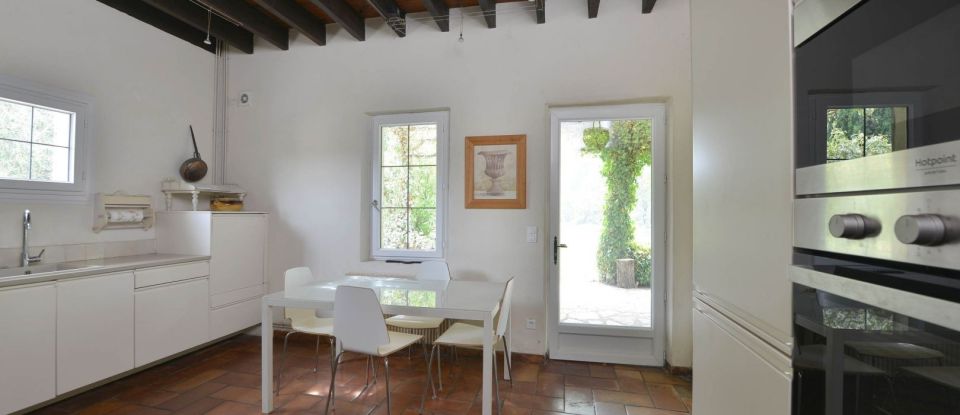 House 9 rooms of 306 m² in Arles (13200)