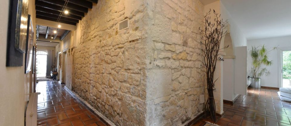 House 9 rooms of 306 m² in Arles (13200)