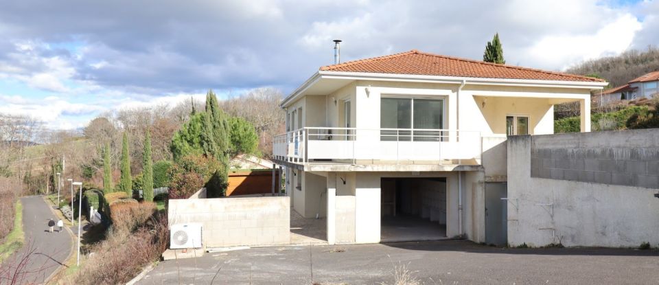 Maison 7 pièces de 235 m² à La Roche-Noire (63800)
