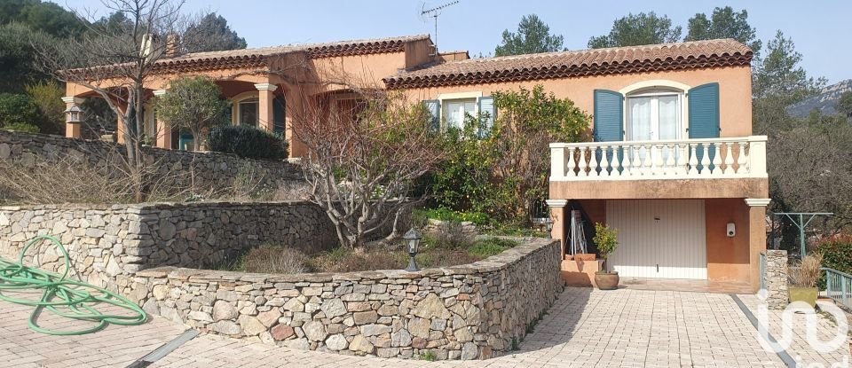 Traditional house 5 rooms of 120 m² in Cuers (83390)