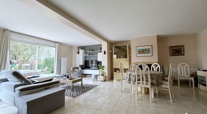 House 8 rooms of 183 m² in Mandres-les-Roses (94520)