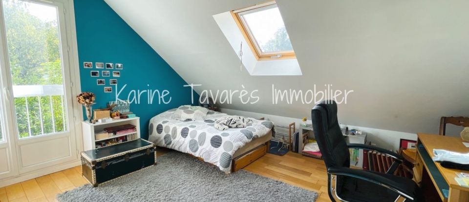 House 8 rooms of 206 m² in Bures-sur-Yvette (91440)