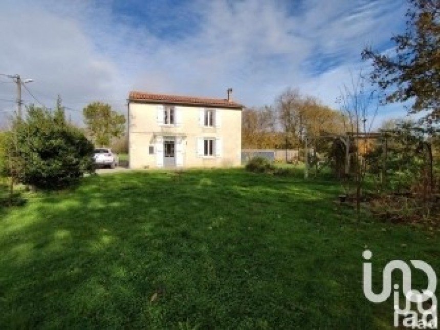 Traditional house 5 rooms of 121 m² in Cherbonnières (17470)