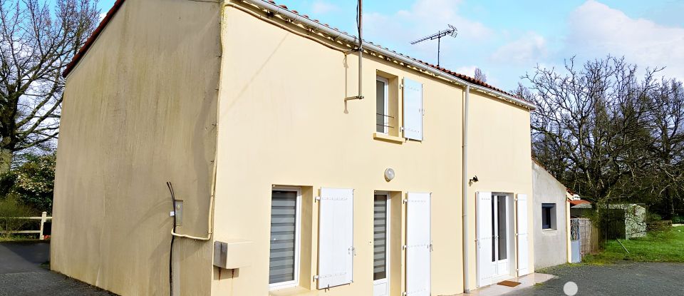 Maison 4 pièces de 103 m² à Saint-Martin-des-Noyers (85140)