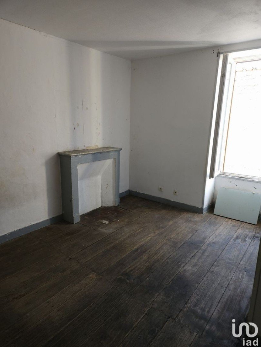 House 6 rooms of 103 m² in Niort (79000)