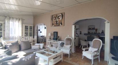 House 7 rooms of 195 m² in Le Thillay (95500)