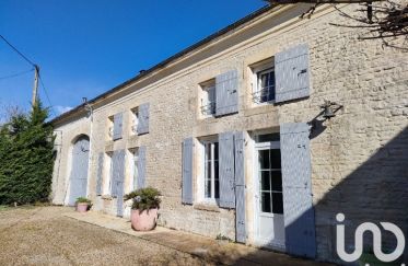 House 8 rooms of 170 m² in Fontaine-Chalendray (17510)