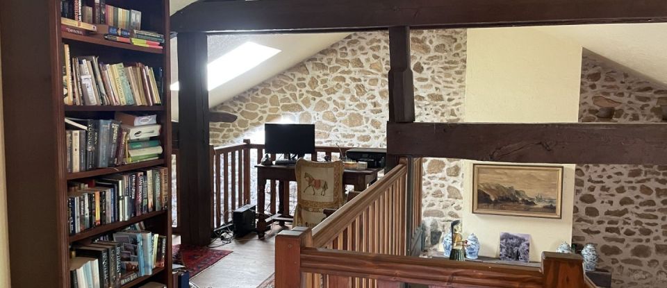 House 7 rooms of 175 m² in Abjat-sur-Bandiat (24300)