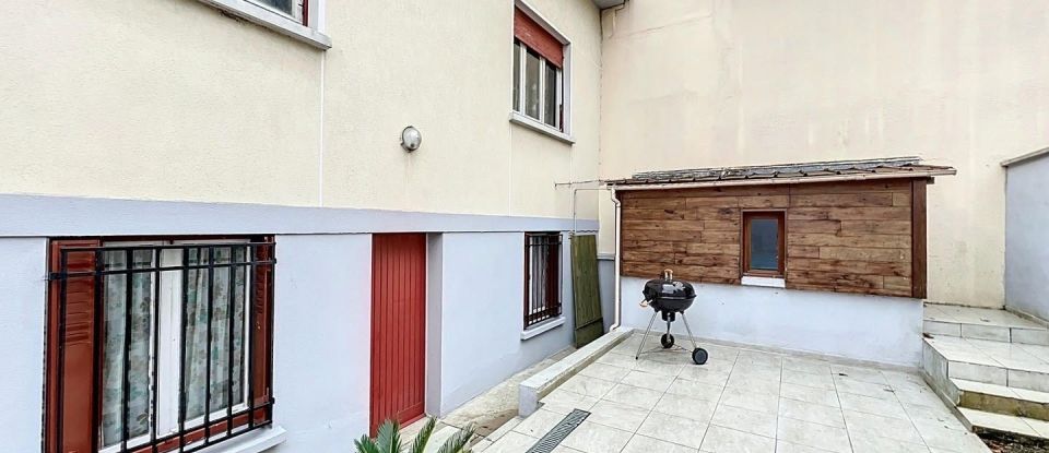 House 6 rooms of 105 m² in Montreuil (93100)