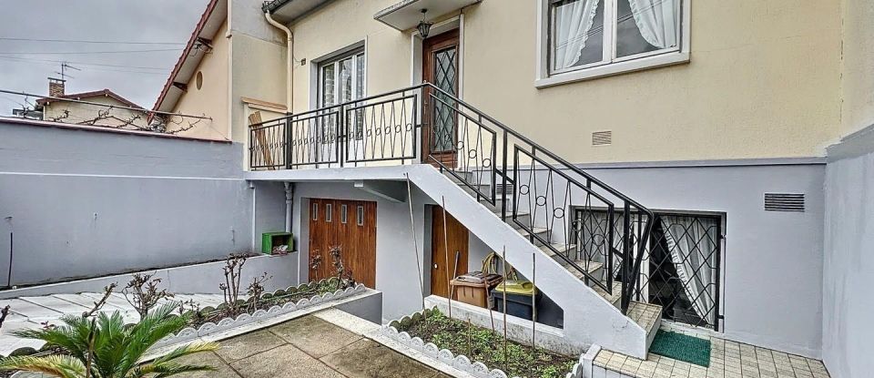 House 6 rooms of 105 m² in Montreuil (93100)