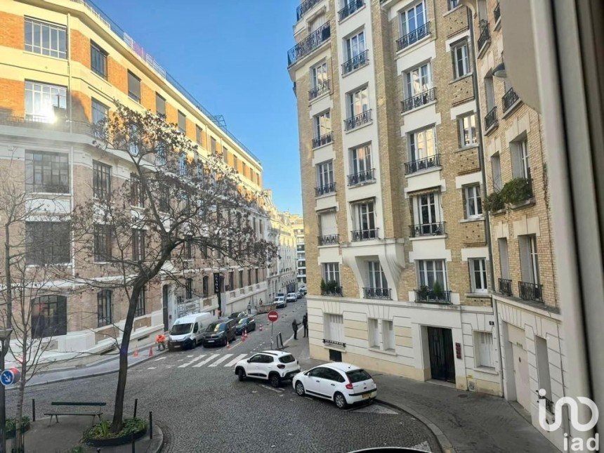 Apartment 4 rooms of 82 m² in Paris (75015)