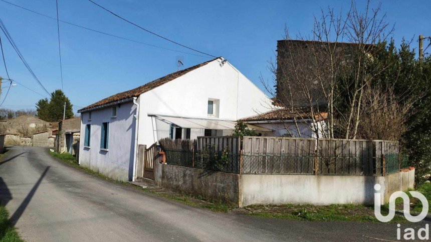 Traditional house 3 rooms of 59 m² in Ensigné (79170)