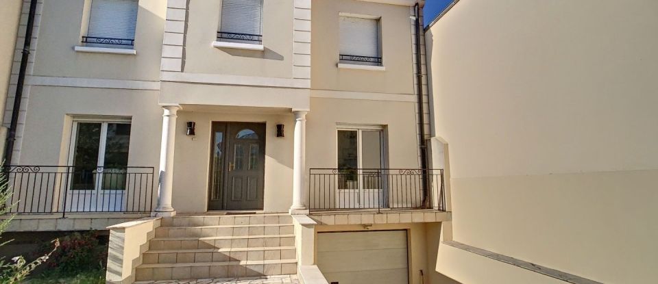 House 6 rooms of 166 m² in Fresnes (94260)