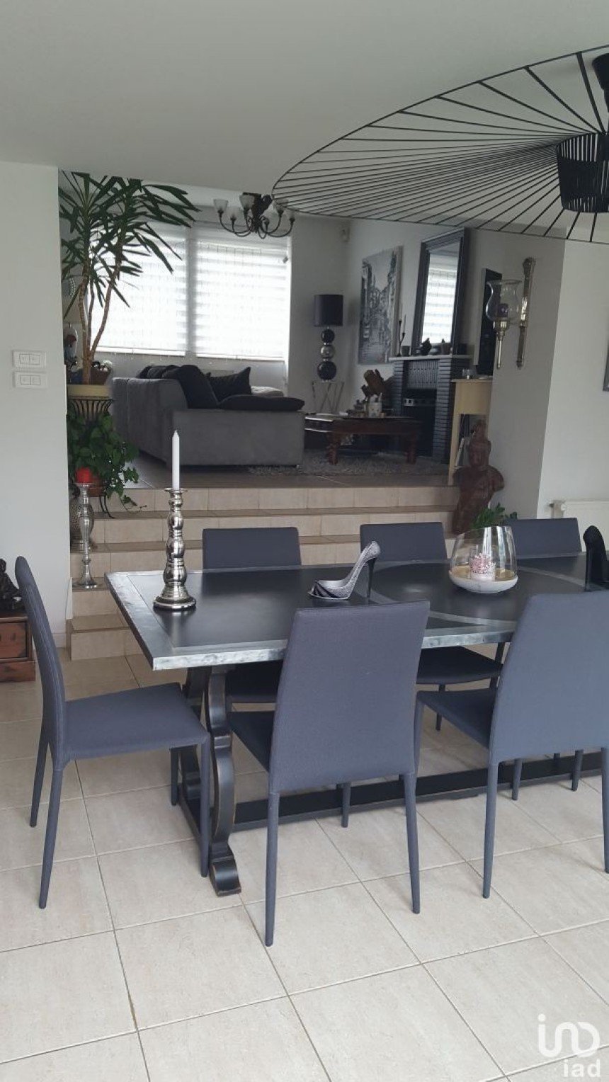 House 6 rooms of 164 m² in Nantes (44300)