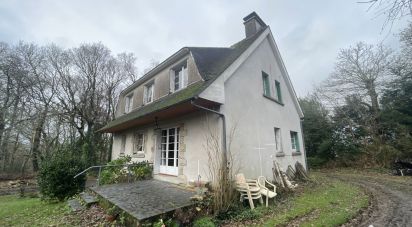 Maison 10 pièces de 150 m² à Saint-Coulitz (29150)