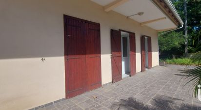 House 6 rooms of 96 m² in - (ILET)