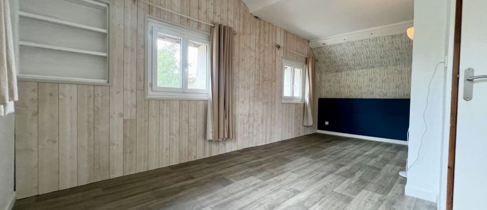 House 6 rooms of 130 m² in Jouy-Mauvoisin (78200)
