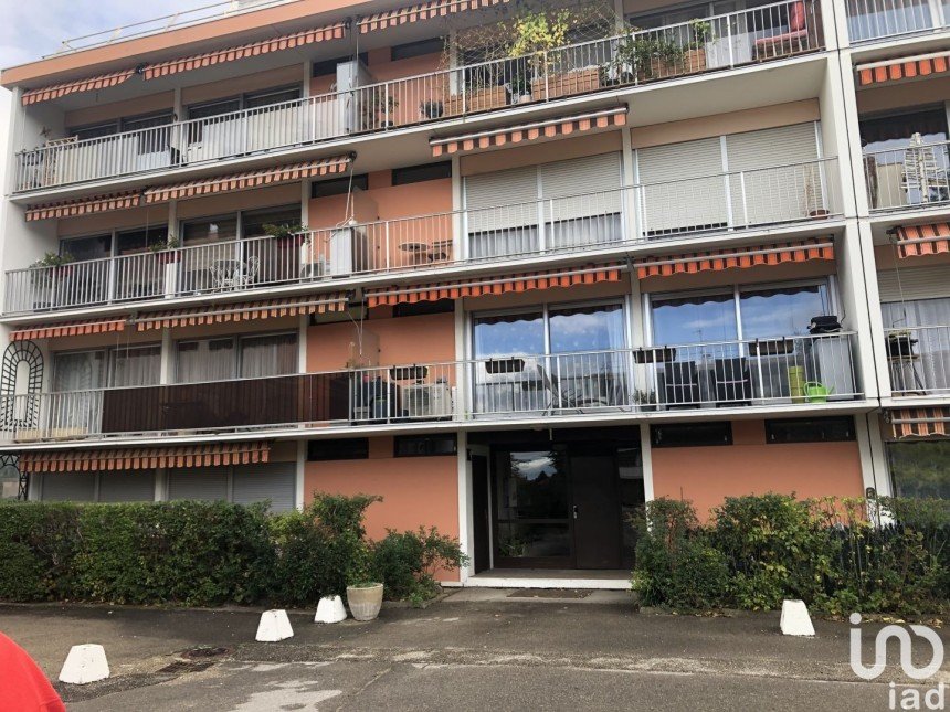 Apartment 4 rooms of 77 m² in Saint-Priest (69800)
