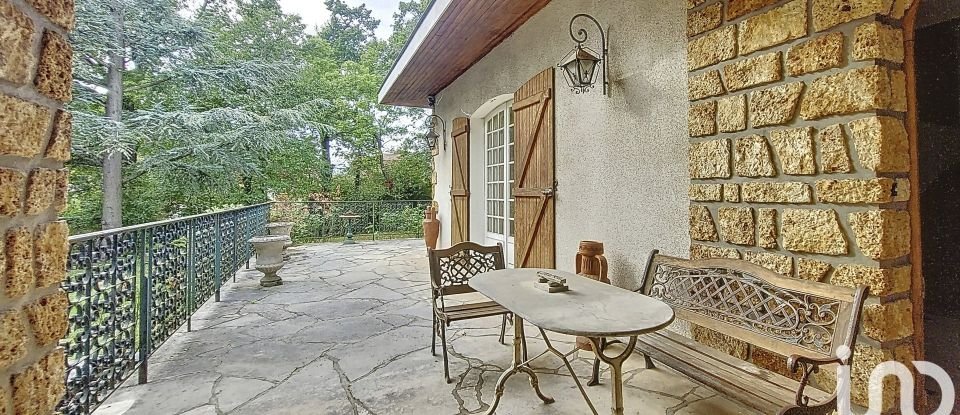 Traditional house 8 rooms of 206 m² in Yerres (91330)