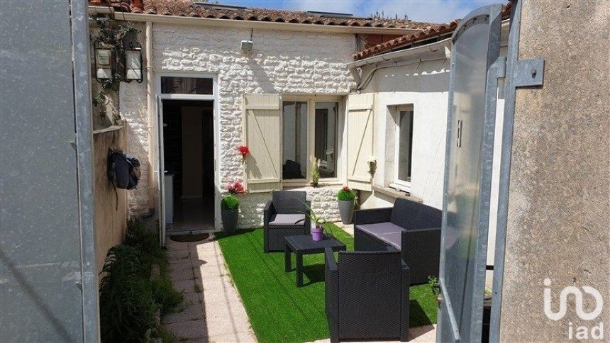 House 4 rooms of 55 m² in Rochefort (17300)