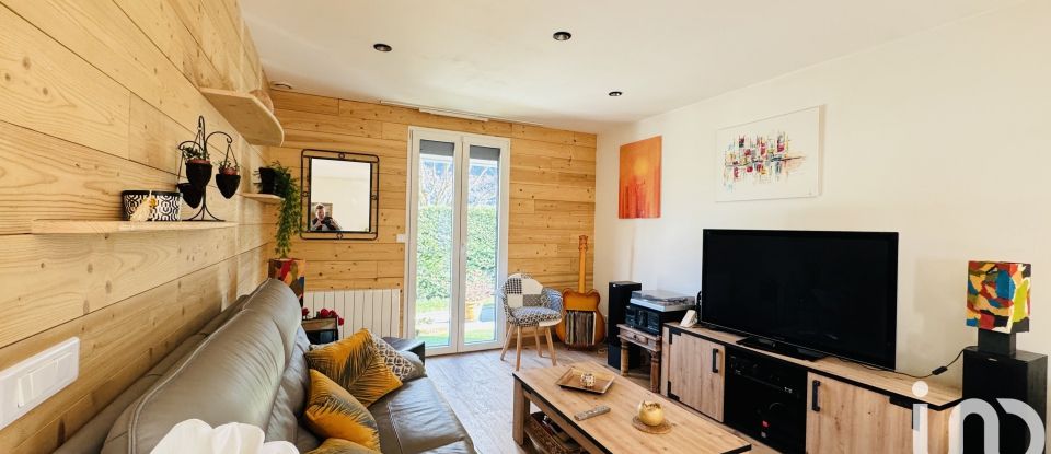 Maison traditionnelle 4 pièces de 103 m² à Saint-Pierre-en-Faucigny (74800)