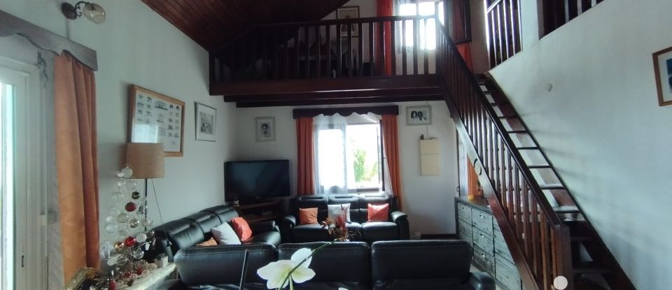 Town house 8 rooms of 220 m² in Le Tampon (97430)