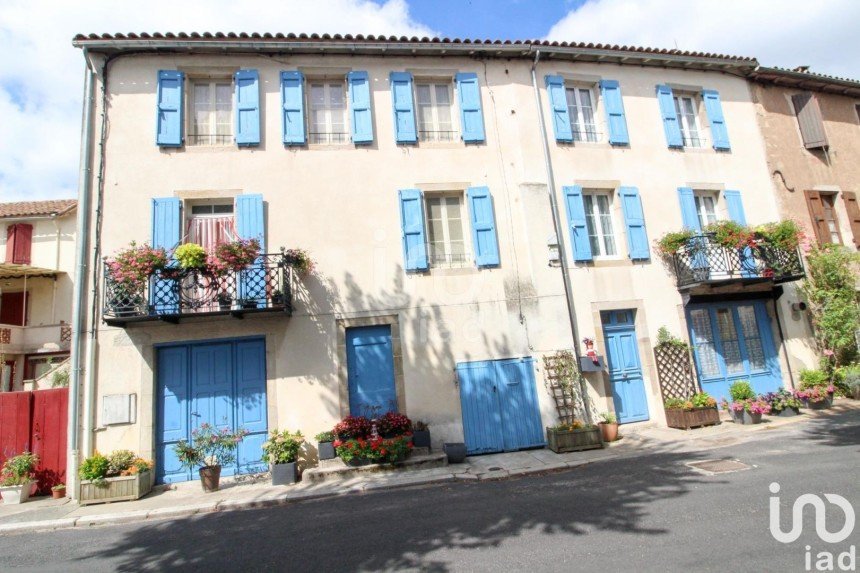 Maison 4 pièces de 145 m² à Saint-Victor-et-Melvieu (12400)