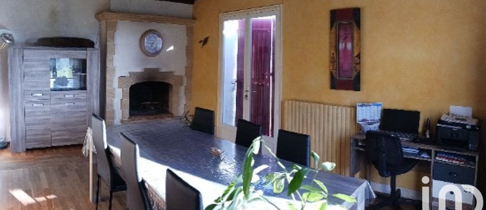 House 10 rooms of 212 m² in Bressuire (79300)