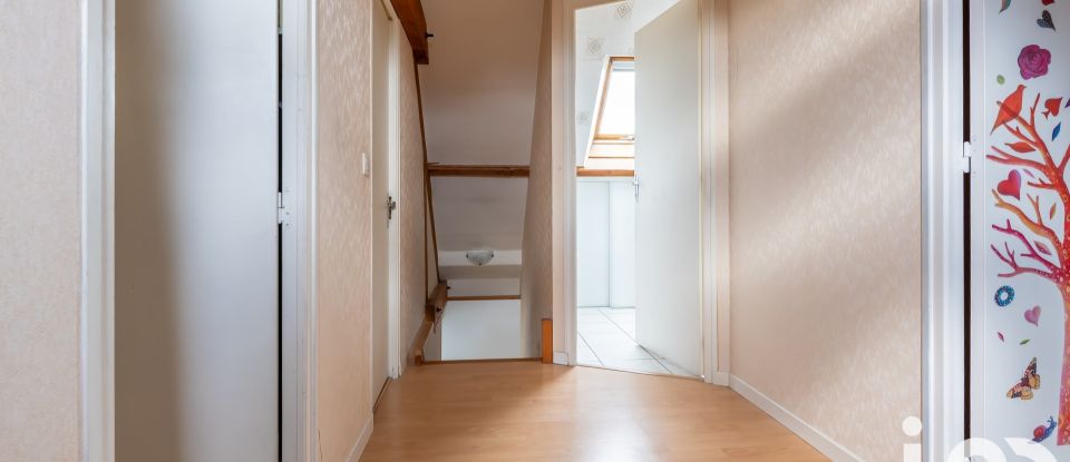 House 6 rooms of 118 m² in Saint-Germain-Laval (77130)