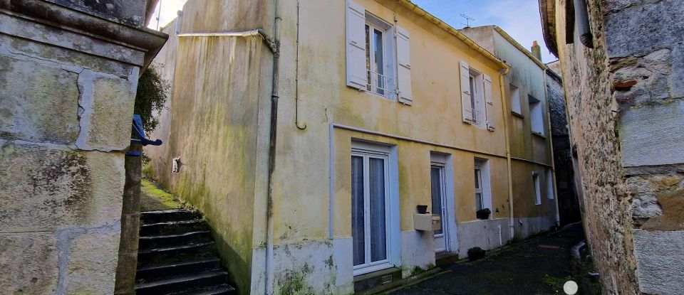 Town house 4 rooms of 77 m² in Tonnay-Charente (17430)