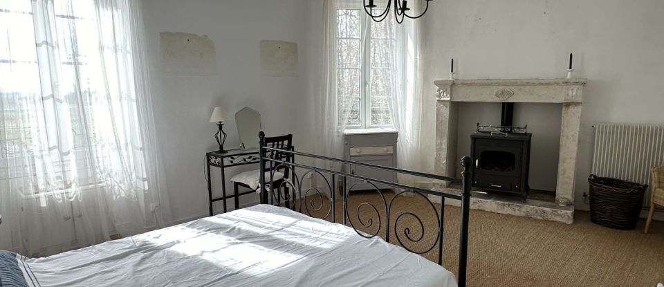 House 9 rooms of 250 m² in Saint-Cyr-des-Gâts (85410)