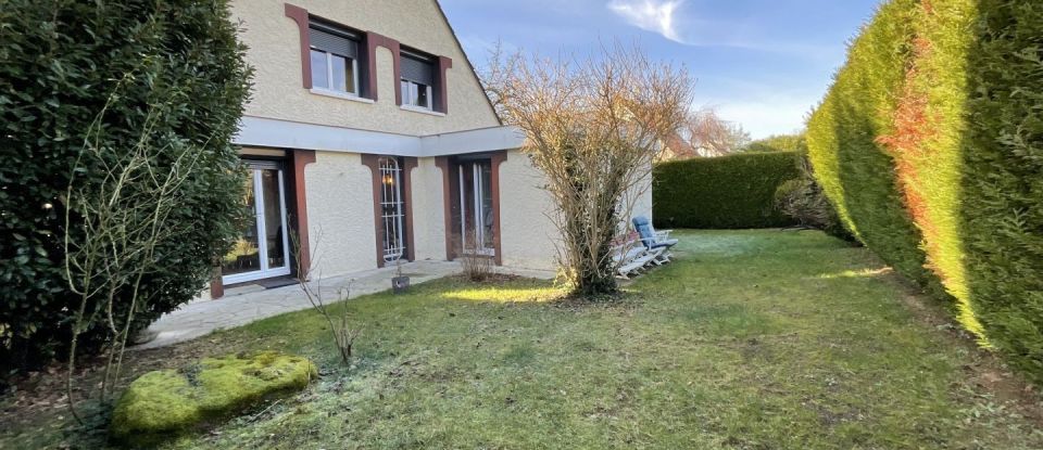 House 6 rooms of 127 m² in Cesson (77240)
