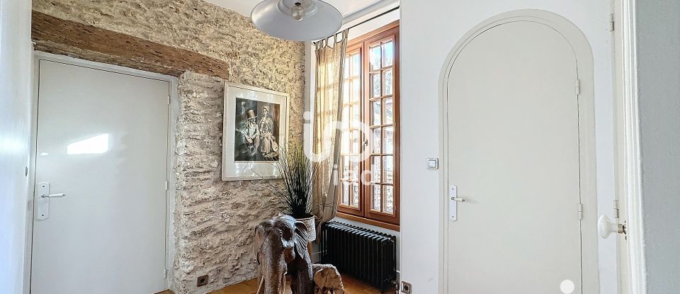 Longère 10 pièces de 245 m² à Saint-Germain-lès-Corbeil (91250)
